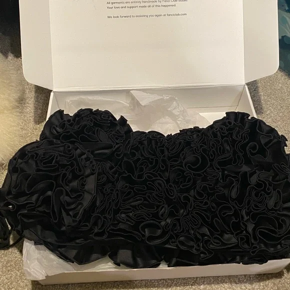 Dahlia Velvet Corset With Mini Rose Skirt. - Picture 4 of 7